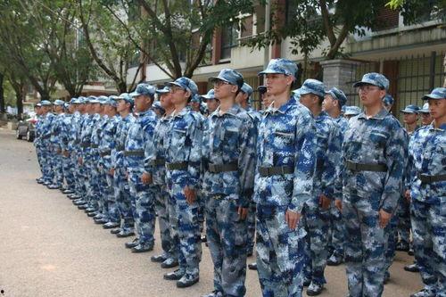 今日吃瓜女生军训,青春记忆里的酸甜苦辣