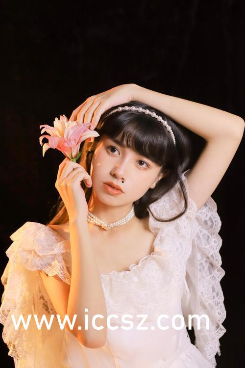 夏果果吃瓜爆料,揭秘娱乐圈幕后真相