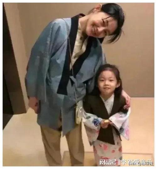 娱乐圈吃瓜爆料俩男,娱乐圈两大男星疑成“兄弟情”