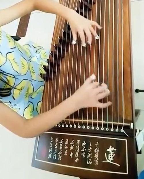 弹古筝视频